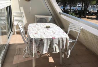 Studio 27m2 proche de la plage has Smoking rooms