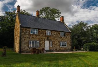 Cockley Hill Farm Bed & Breakfast has Balcony rooms