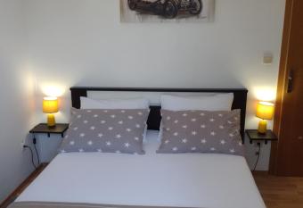 Kalauz Rooms has Balcony rooms