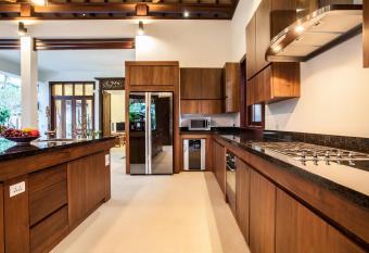 Baan Pinya Balinese Style Pool Villa has rooms with a private hot tub