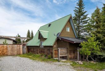 New Listing! Charming Cabin! allows 18 year olds to book a room