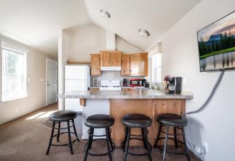 Cozy Yellowstone Cabin Located in Town allows 18 year olds to book a room