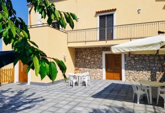 Villa Prota has Balcony rooms