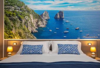 Palazzo Caracciolo del Sole has Balcony rooms