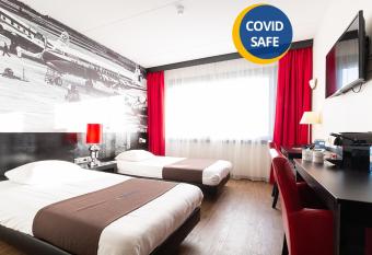 Bastion Hotel Amsterdam Airport allows 18 year olds to book a room