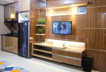 Parahyangan Residences Executive 2BR on 15th Floor by AYA STAYS has Balcony rooms