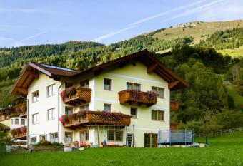 Landhaus Gastein has Balcony rooms