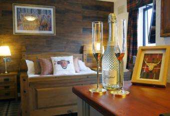 Ardentorrie Guest House allows 18 year olds to book a room