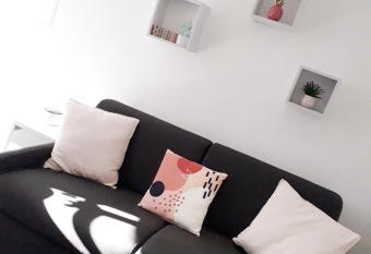 Studio r  nov   avec terrasse ST RAPHAEL allows 18 year olds to book a room