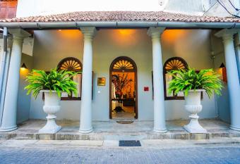 Fort Bliss allows 18 year olds to book a room