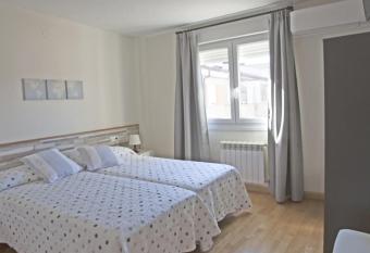 Petit Abay Mendavia has Balcony rooms