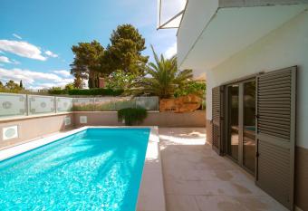 Villa Medusa has Balcony rooms