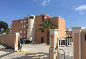 Residence le ciel bleu has Balcony rooms