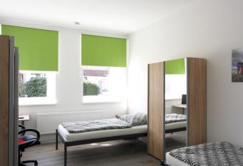 Alte Post G  ste- und Monteurzimmer allows 18 year olds to book a room