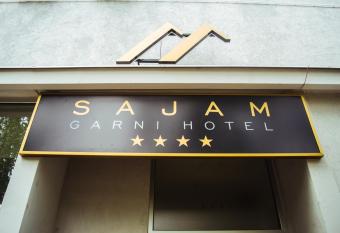 Sajam Garni hotel has Balcony rooms