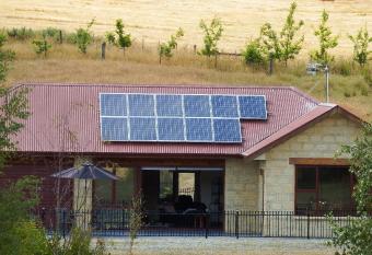 Mahana Farm Cottage allows 18 year olds to book a room