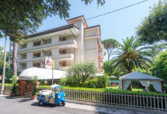 Hotel Kyrton has Balcony rooms