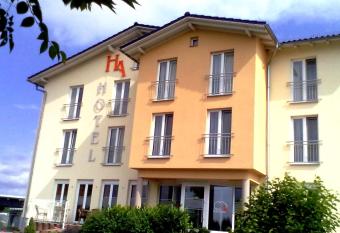 Hotel Ackermann allows 18 year olds to book a room