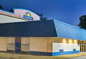 Days Inn by Wyndham Elizabeth City has Smoking rooms