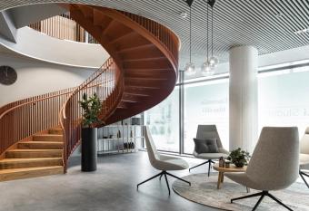 Noli S  rn  inen allows 18 year olds to book a room