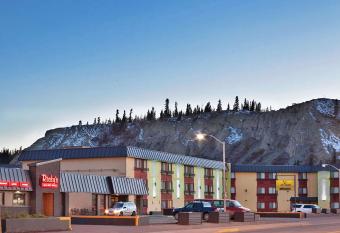 Quality Inn & Suites allows 18 year olds to book a room