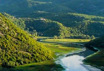 T-A APARTMENT has Balcony rooms