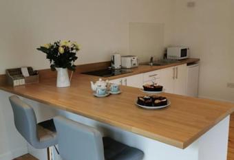 Couples Country Escape includes Private Indoor Pool and Hot tub in North Wales has rooms with a private hot tub