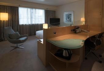 Hilton Paris La D  fense has rooms with a private hot tub