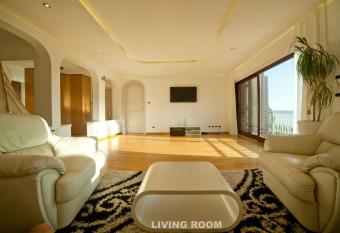 XXL Luxury Apartment & Top sea view has Balcony rooms