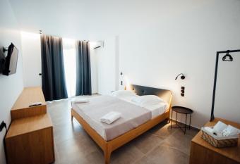 Thirsty Dog Urban Port Motel has Balcony rooms