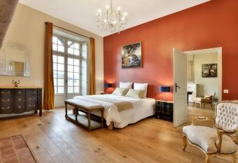 La Maison des Consuls allows 18 year olds to book a room