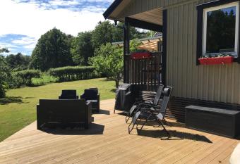 Haere Mai B&B Orust allows 18 year olds to book a room