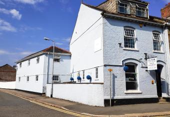 Elnor Guest House allows 18 year olds to book a room