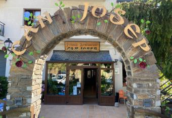 Hostal Can Josep has Balcony rooms