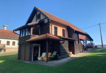 Vila Pajo has Balcony rooms