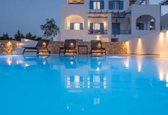 Exquisite Private Pool Villa 6 Prs @ Santorini allows 18 year olds to book a room