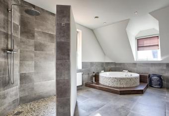 Villa Eltins has Balcony rooms