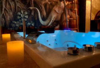 Chambre & Spa  has Balcony rooms