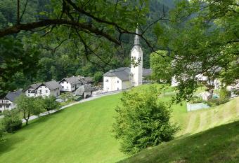 Tiha dolina has rooms with a private hot tub