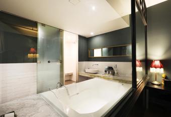 Vine Hotel has Smoking rooms