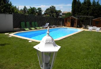 G  te La Bastide Jourdan has Balcony rooms