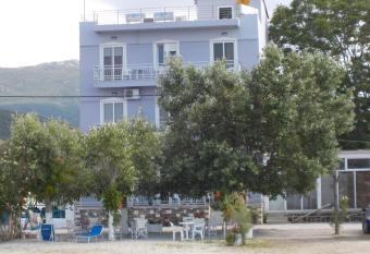 Hotel Prinos has Balcony rooms