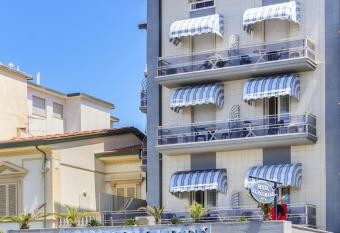 Hotel Lungomare allows 18 year olds to book a room