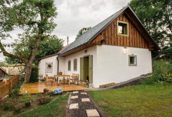 Nebo nad   tiavnicou - zelen   chalupa s v  h  adom has Balcony rooms