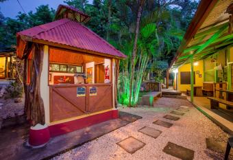 Indra Inn has Balcony rooms