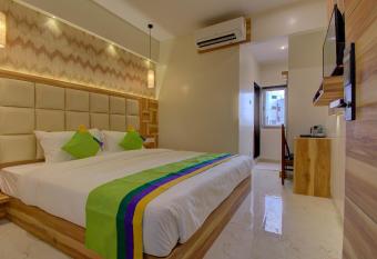 Hotel Amisha International allows 18 year olds to book a room