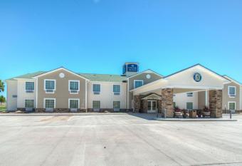Cobblestone Inn and Suites - Holyoke allows 18 year olds to book a room