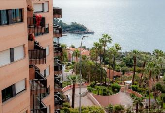 Charmant 2 pieces frontiere Monaco allows 18 year olds to book a room