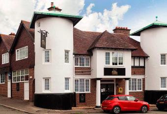 The Old Castle Hotel allows 18 year olds to book a room