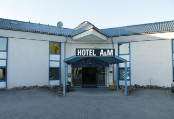 A&M Hotel Barsinghausen allows 18 year olds to book a room